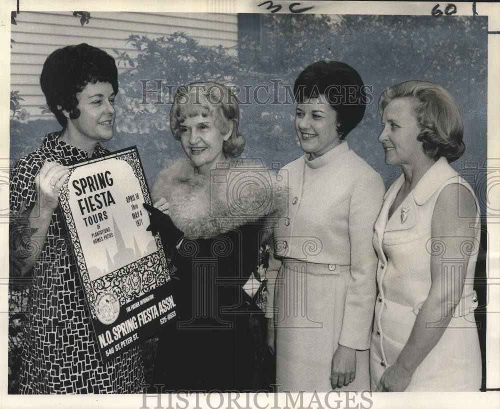 1971 Press Photo New Orleans Spring Fiesta members plan ticket campaign- Historic Images