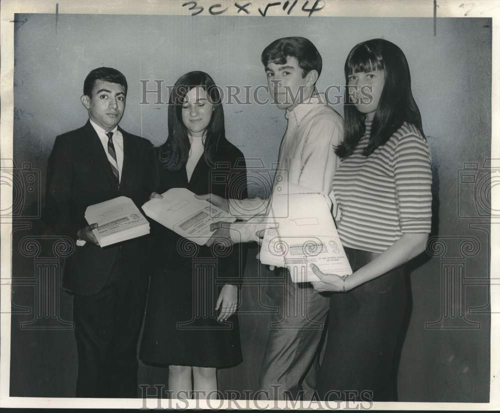 1966 Press Photo Teenagers&#39; March Against Leukemia set preparation - Historic Images