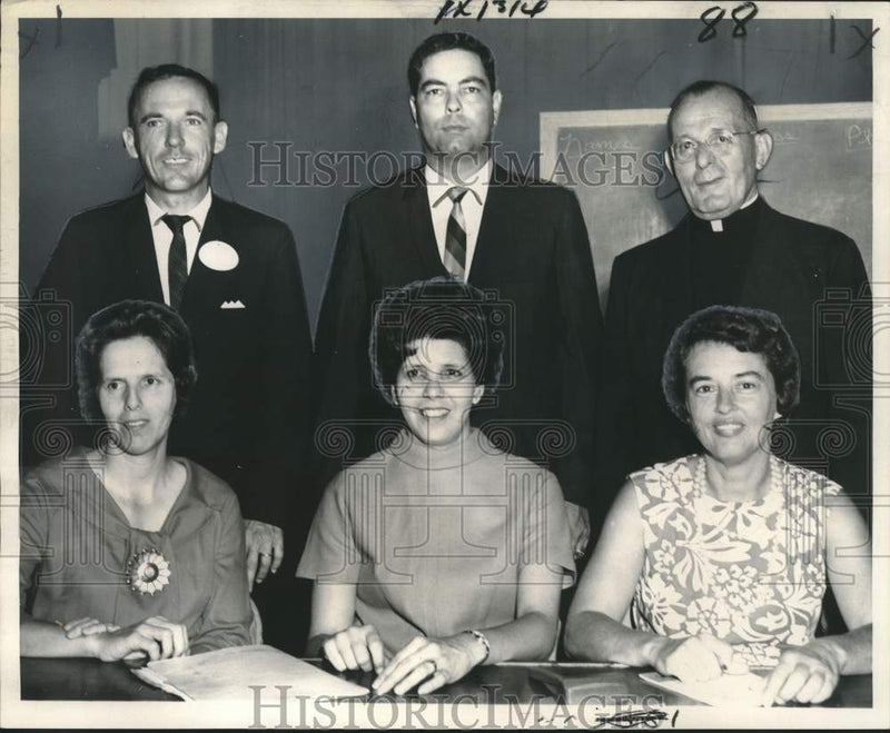 Load image into Gallery viewer, 1967 Press Photo St. Joseph School Cooperative Club Officers in New Orleans

