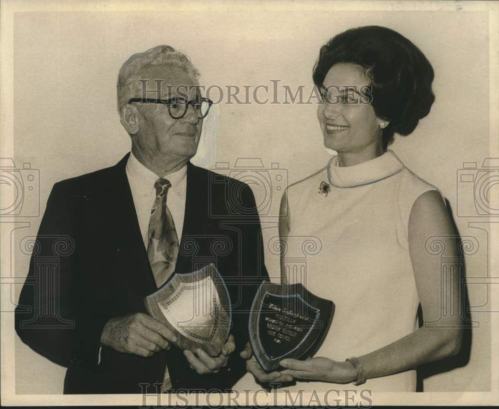 1971 Press Photo Awarding at Greater Gentilly Civic Council at the Holiday Inn- Historic Images