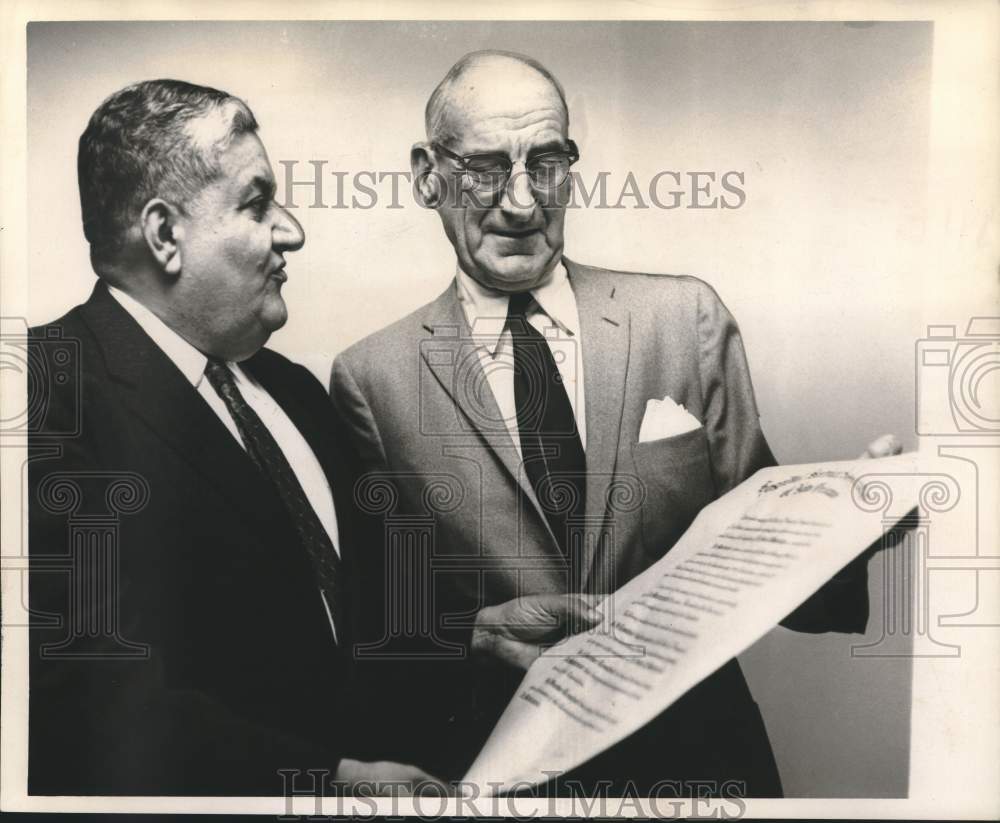 1962 Press Photo Dr. John C. MacKenzie honored for work in New Orleans Red Cross