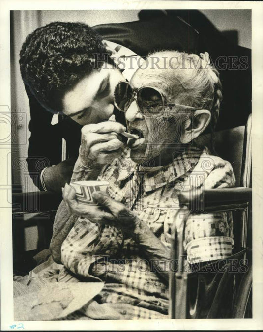 1977 Press Photo Adele "Jack" Labat celebrates 103rd birthday at Providence - Historic Images