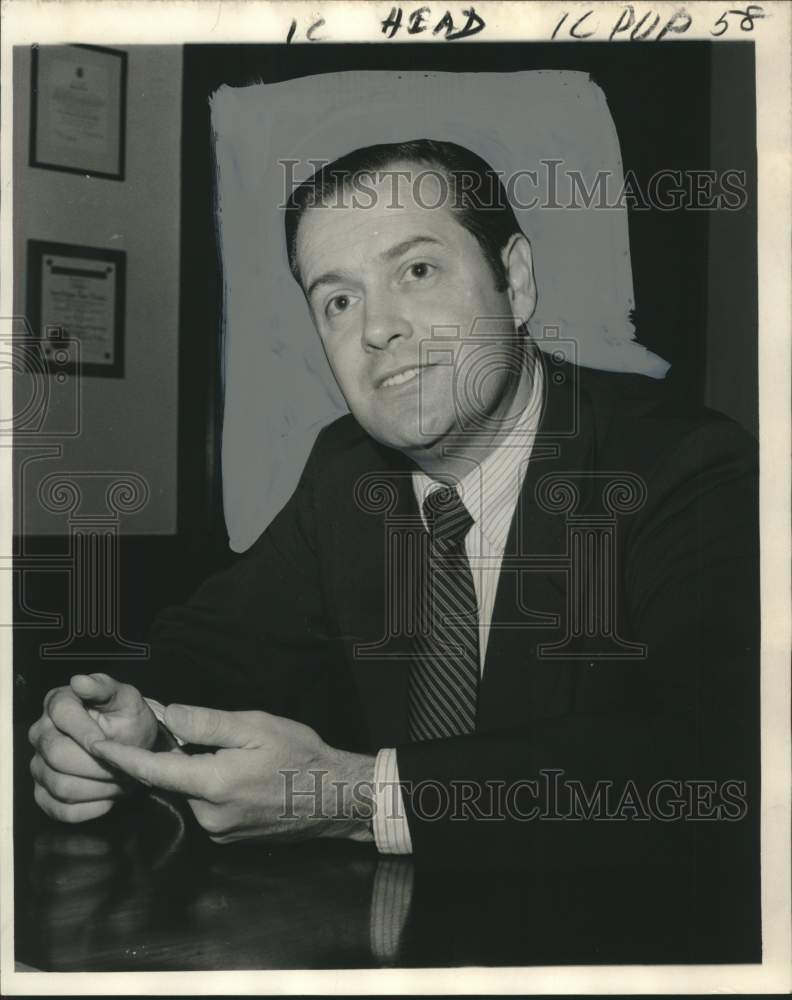 1973 Press Photo Sidney L. Jones, Asst. Secy. Commerce for Economic Affairs- Historic Images