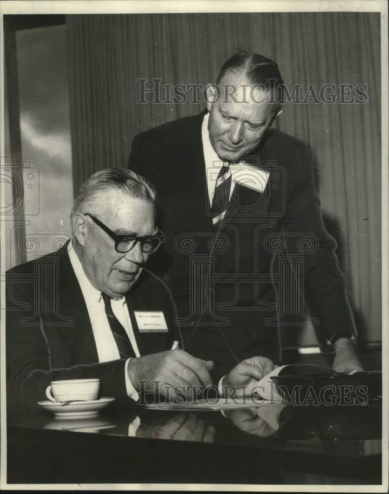 Load image into Gallery viewer, 1969 Press Photo Dr. L.A. Kimpton confers with Dr. Herbert E. Longenecker
