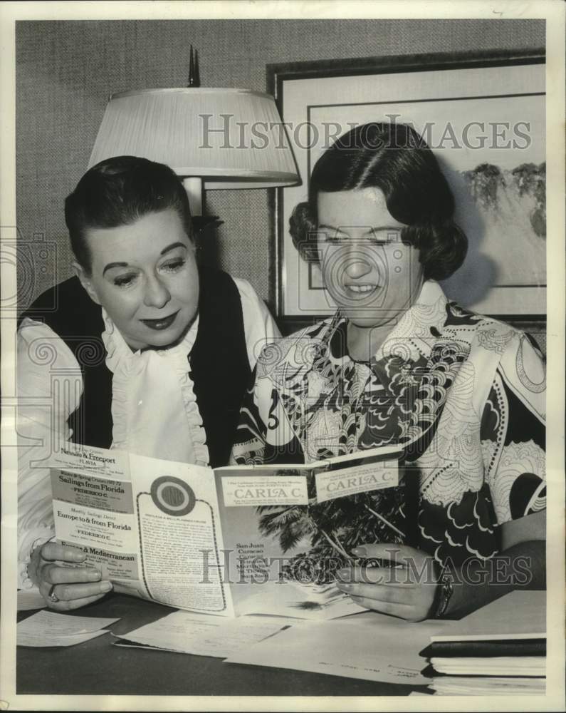 1972 Press Photo Mrs. Lorraine Longmire, Maison Blanche Ladies Day Sale - Historic Images