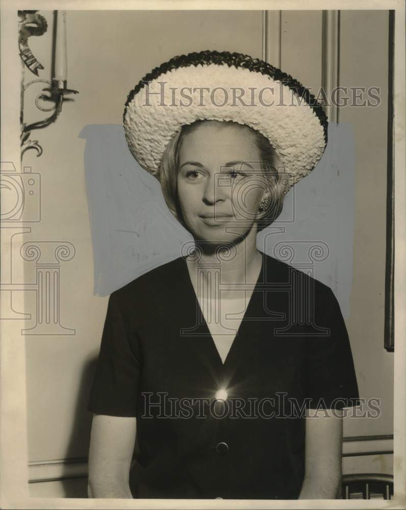 1964 Press Photo Mrs. R Landreneaub president of New Orleans East Opti-Mrs. Club