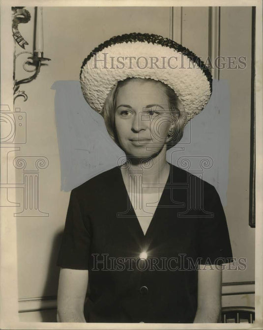 1964 Press Photo Mrs. R Landreneaub president of New Orleans East Opti-Mrs. Club