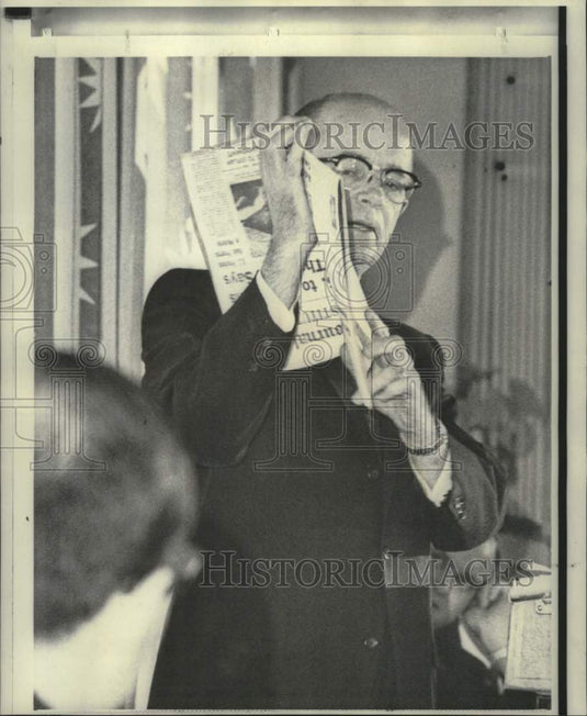 1966 Press Photo Lester Maddox, criticizes news article at Atlantic Press Club- Historic Images