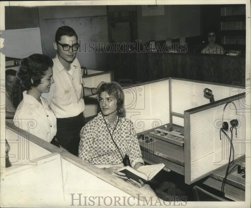 1960 Press Photo Linda Ingolia, David Diaz, Marcia Chalona- Language Problems