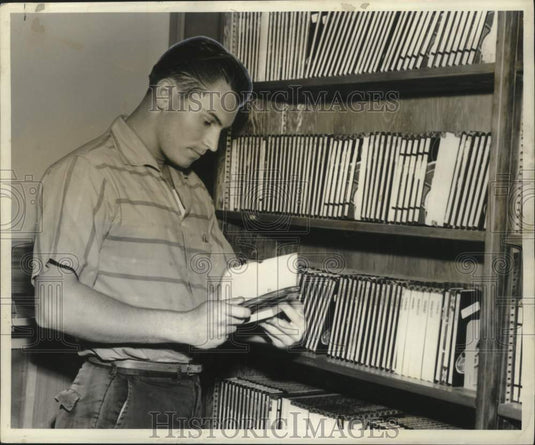 1960 Press Photo Freshman Spanish student Edwin Lewis at the Language Laboratory