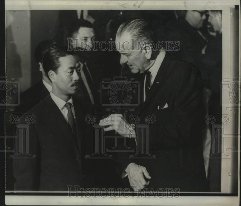 Load image into Gallery viewer, 1966 Press Photo Honolulu-President Lyndon B. Johnson &amp; Premier Nguyen Cao Ky
