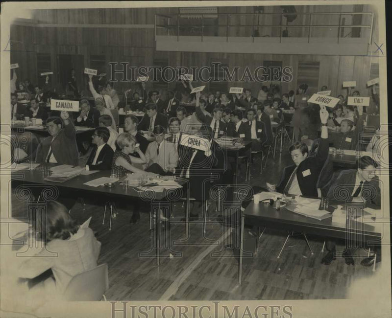 Load image into Gallery viewer, 1968 Press Photo College students participate on model United Nations Assembly
