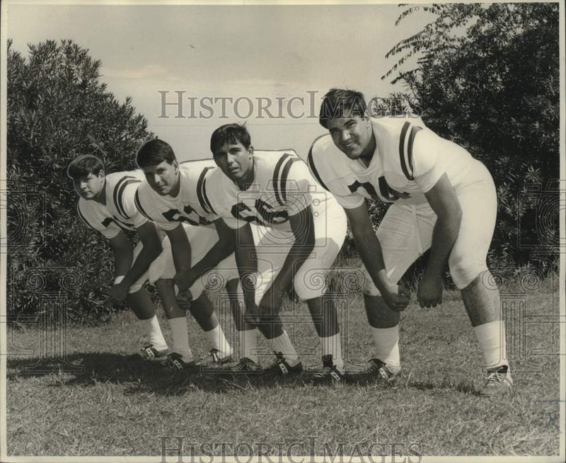 Load image into Gallery viewer, 1968 Press Photo Al Levine and LSUNO football players - noo41342
