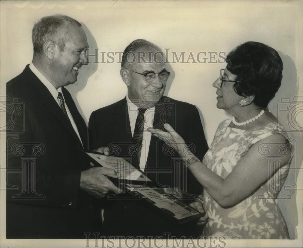 1968 Press Photo Orleans Parish School Board honors Educators for their service- Historic Images