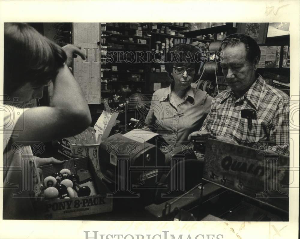 1979 Press Photo Kathryn &amp; Pressley Kibbe owners of Siren&#39;s Hardware on Cohn St.