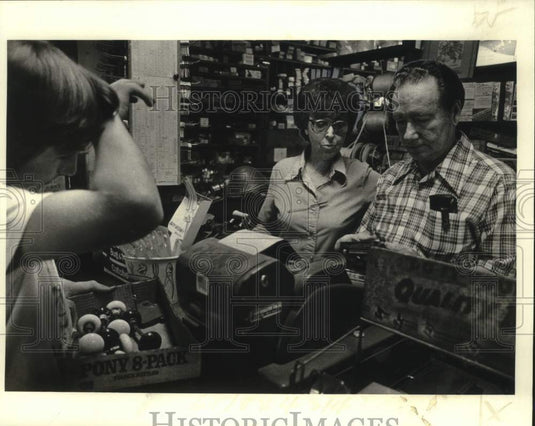 1979 Press Photo Kathryn & Pressley Kibbe owners of Siren's Hardware on Cohn St.