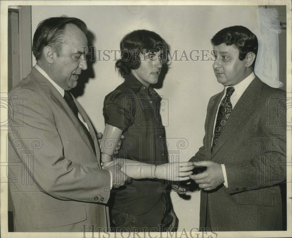 1973 Press Photo Crippled Children&#39;s Hospital Jeffery Bourgeois, new arm - Historic Images