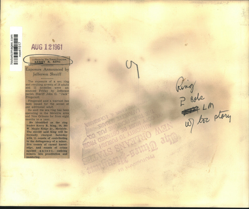 1961 Press Photo Jefferson Sheriff John G. "Jack" Fitzgerald issues warrant