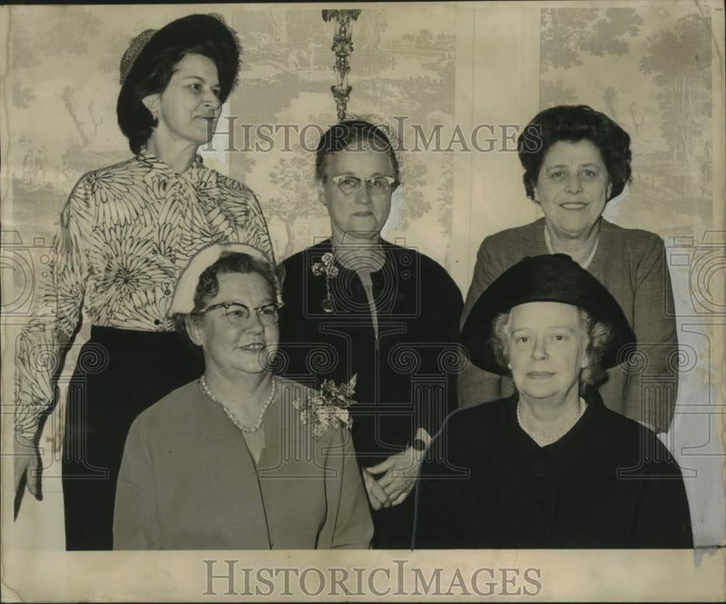 Load image into Gallery viewer, 1963 Press Photo New Officers of New Orleans Council of Women Realtors installed
