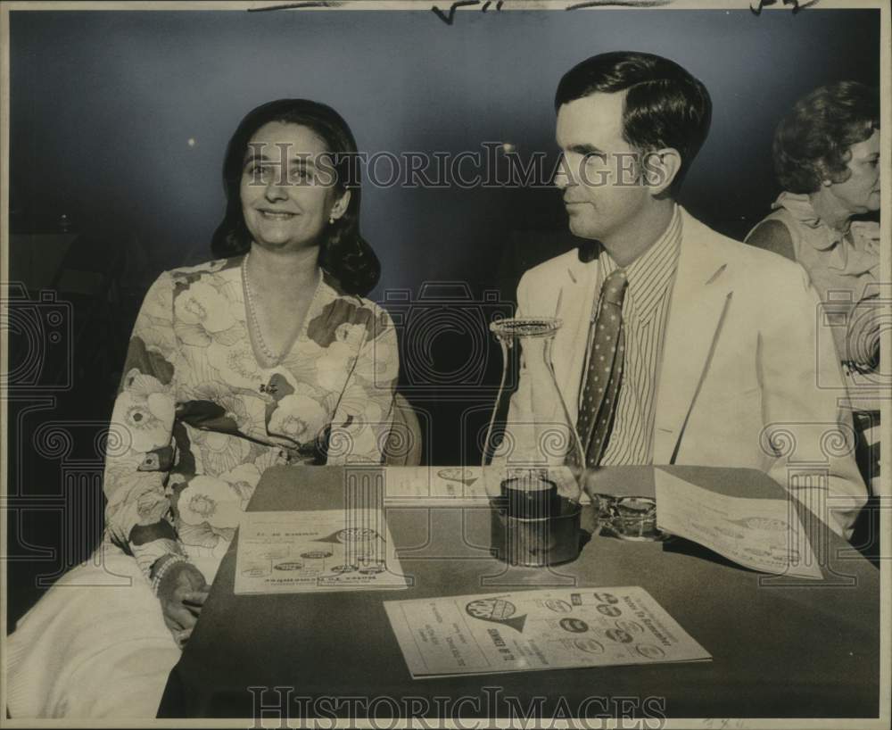 1972 Press Photo Mr. and Mrs. W. Patrick Kelleher attending a dinner banquet - Historic Images