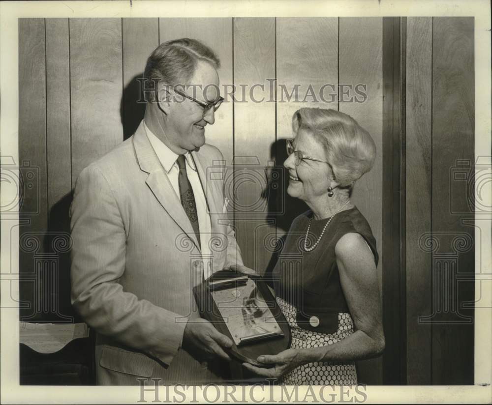 1969 Press Photo Mrs. Charles Keller Junior, Foreign Relations Association Award