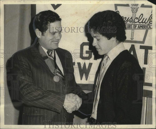 1973 Press Photo Wilfred M. Kullman Junior receives Boy's Club Medallion - Historic Images