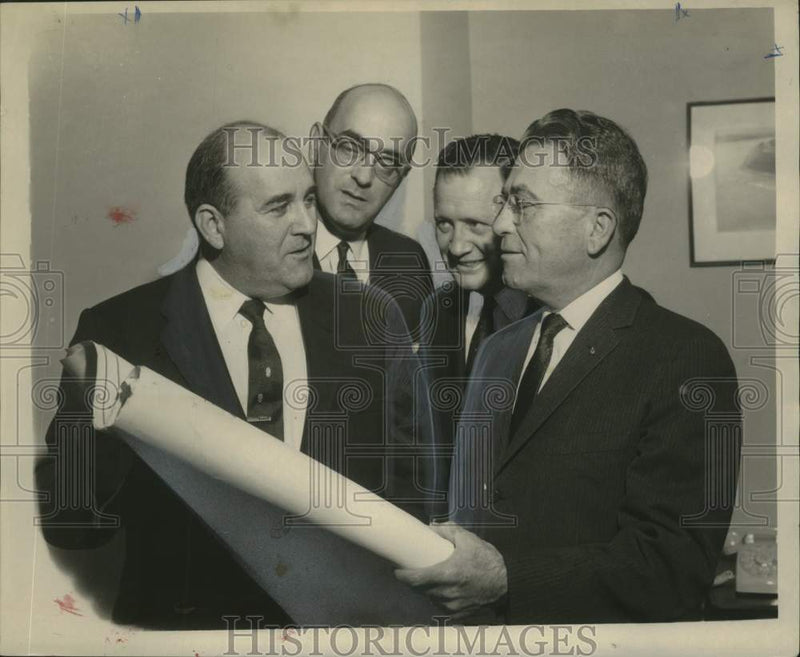 Load image into Gallery viewer, 1960 Press Photo Officials talking over the new development at Avondale

