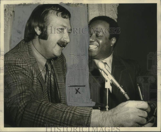 1971 Press Photo James King & Erwin France at a press conference in New Orleans - Historic Images