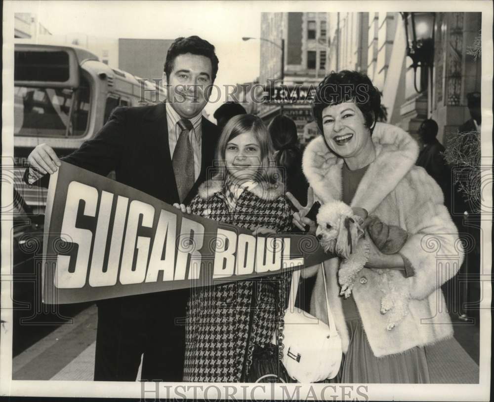 1970 Press Photo Mr. &amp; Mrs. Larry Kimbrough with daughter Kimberly at Sugar Bowl- Historic Images