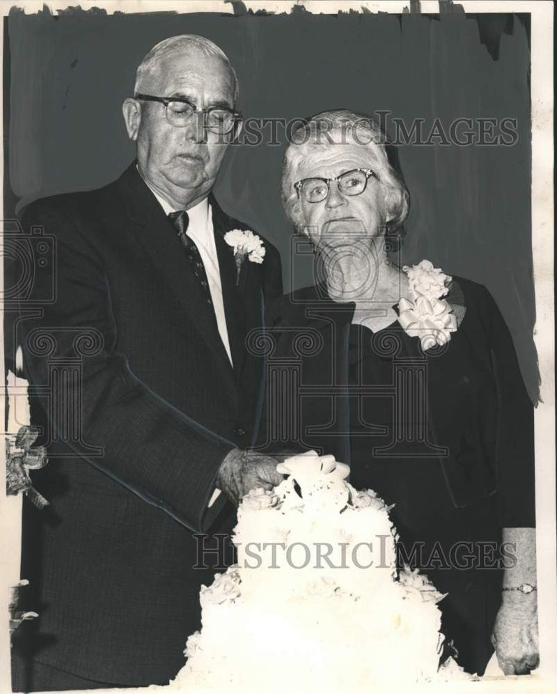 Load image into Gallery viewer, 1964 Press Photo Mr. and Mrs. Lewis F. King's 50th Wedding Anniversary
