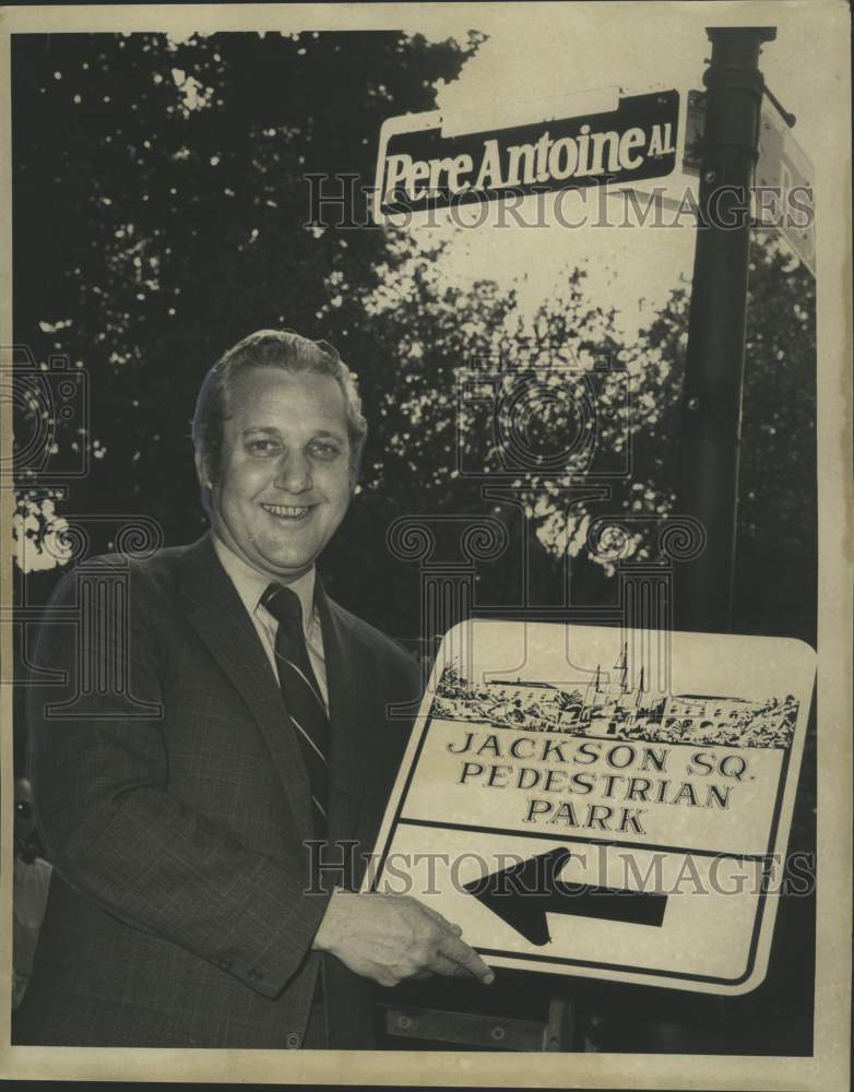 Load image into Gallery viewer, 1970 Press Photo Mayor Moon Landrieu with sign installed in the French Quarter

