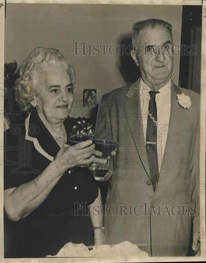 1961 Press Photo Mr. and Mrs. Henry Martinez celebrate 50th wedding anniversary- Historic Images