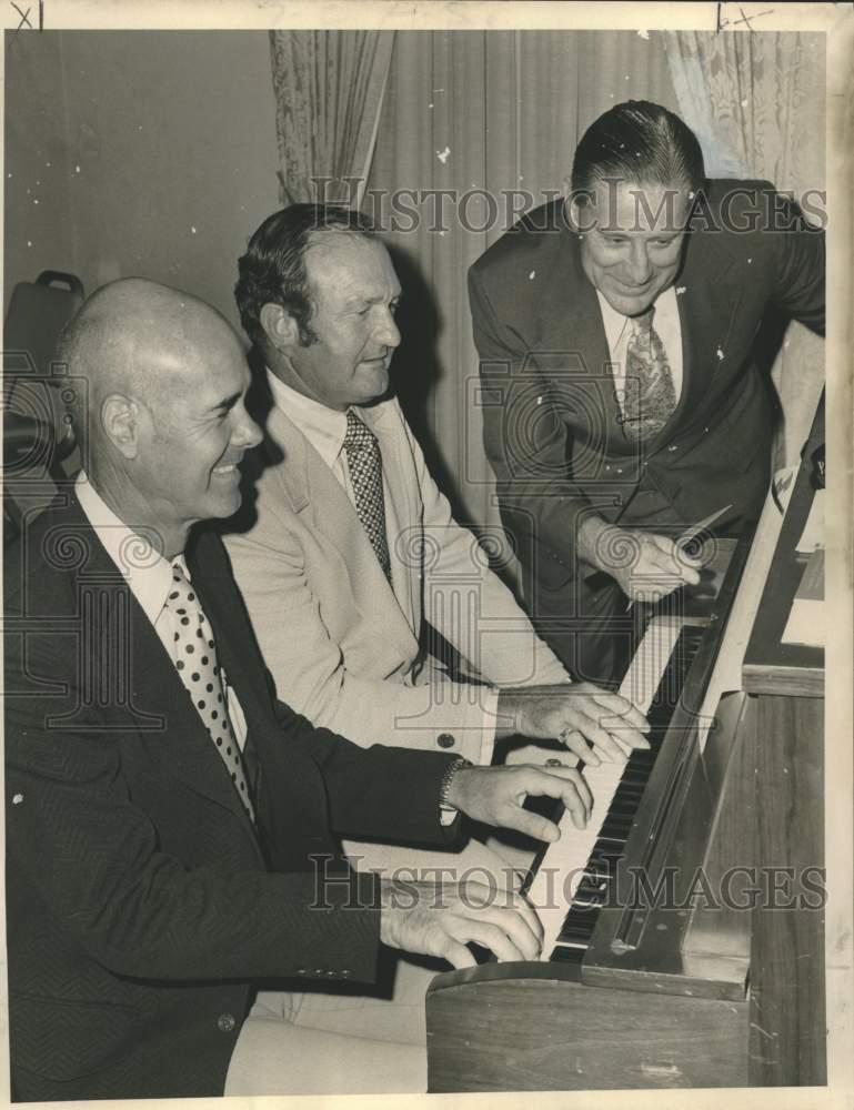 1973 Press Photo Quarterback Club&#39;s kickoff meeting at the Sheration-Charles- Historic Images