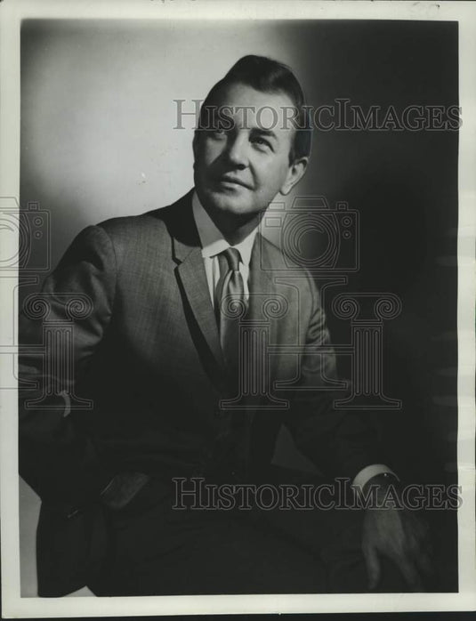 1966 Press Photo New York milliner Don Marshall visits Kreeger on Canal Street