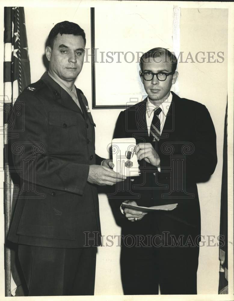 1968 Press Photo New Orleans-Stephen A. M&#39;Clelland receives Navy Commendation - Historic Images