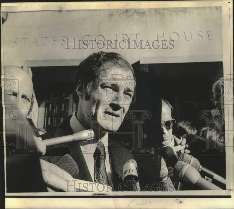 Load image into Gallery viewer, 1973 Press Photo Washington-Egil Krogh Junior outside U.S. District Court
