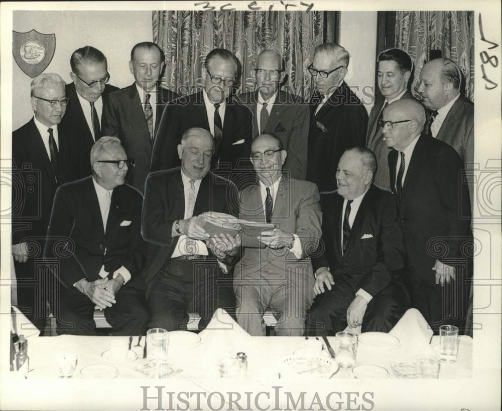 1967 Press Photo Class Reunion  of McDonogh No.13 at New Orleans Athletic Club- Historic Images