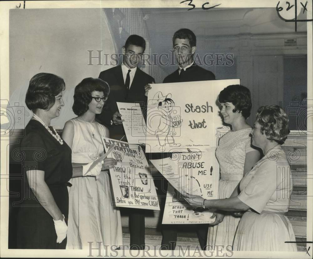 1964 Press Photo McDonogh Senior High School students&#39; winning entries - Historic Images