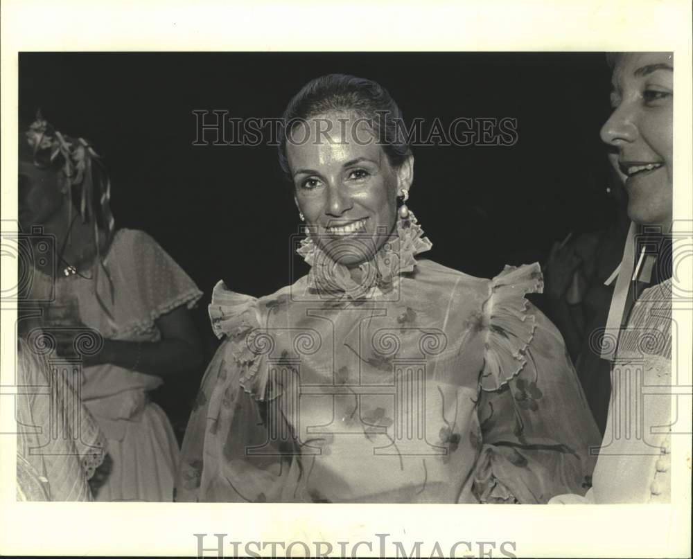 1988 Press Photo New Orleans-Linda Kolb at ball - Historic Images