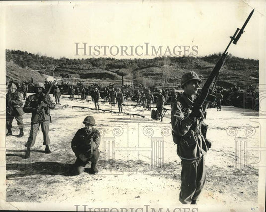 1964 Press Photo Members of Army Company display equipment and fire power