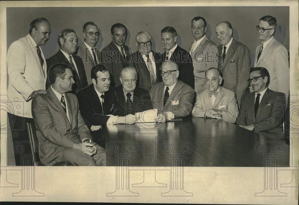 1970 Press Photo New Orleans States-Item Children&#39;s Football Fund committee - Historic Images