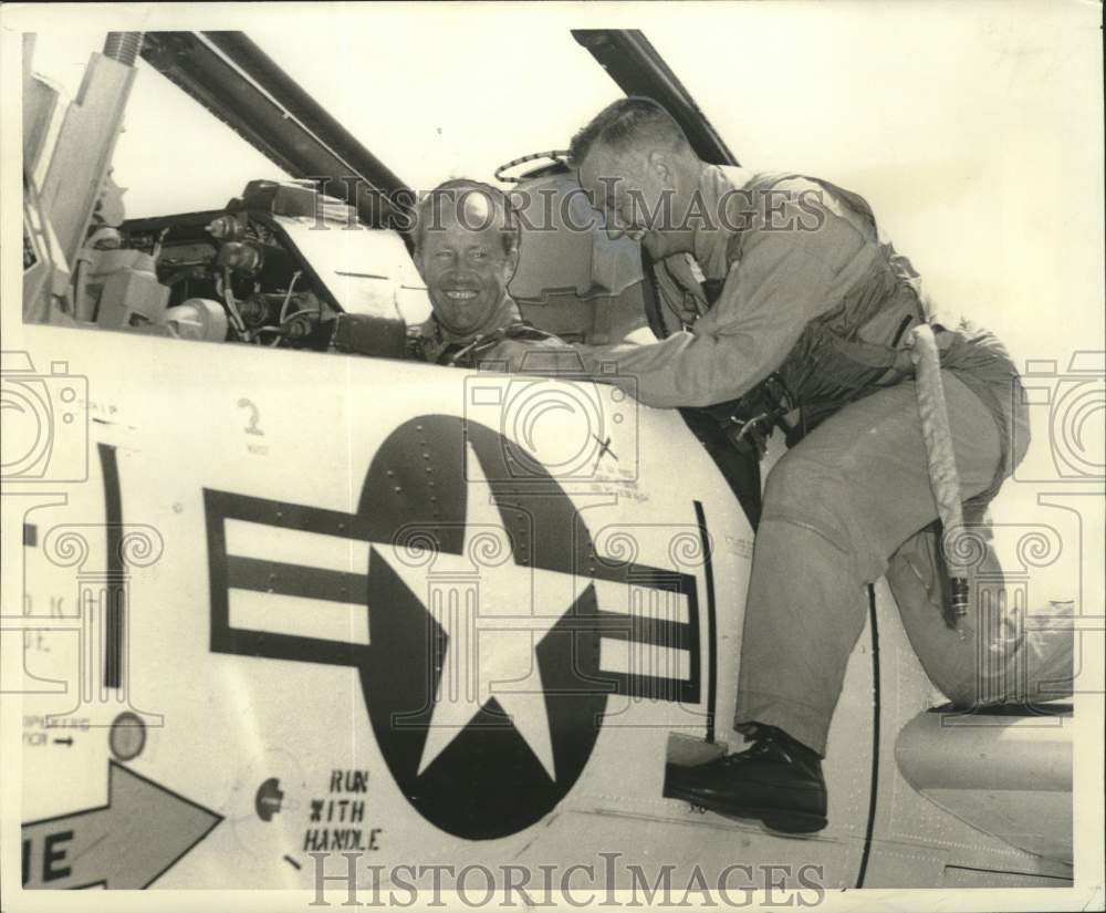 1966 Press Photo D.W. Kirke &amp; Harry L. Frem aboard Navy T2-A Buckeye Aircraft- Historic Images