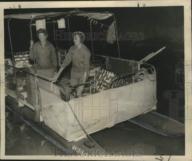 Load image into Gallery viewer, 1959 Press Photo Ann Cleary &amp; Patricia Gogins- 17 days aboard a raft
