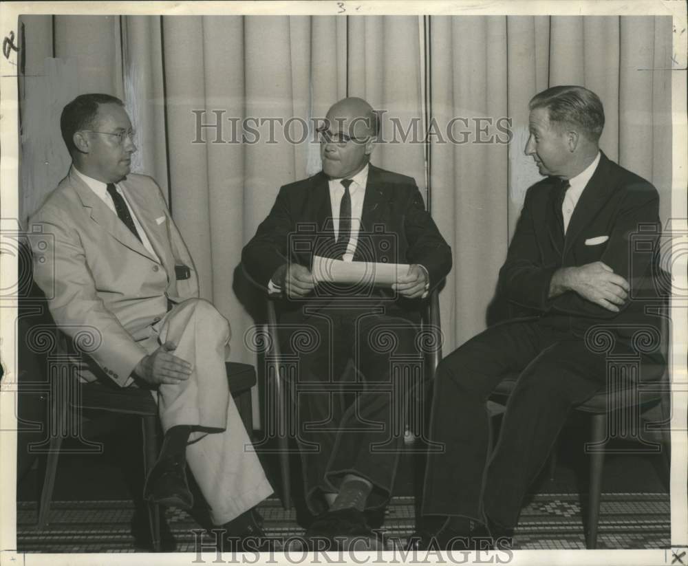 1962 Press Photo Louisiana Engineers Society discuss their profession&#39;s future