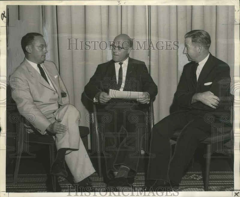Load image into Gallery viewer, 1962 Press Photo Louisiana Engineers Society discuss their profession's future
