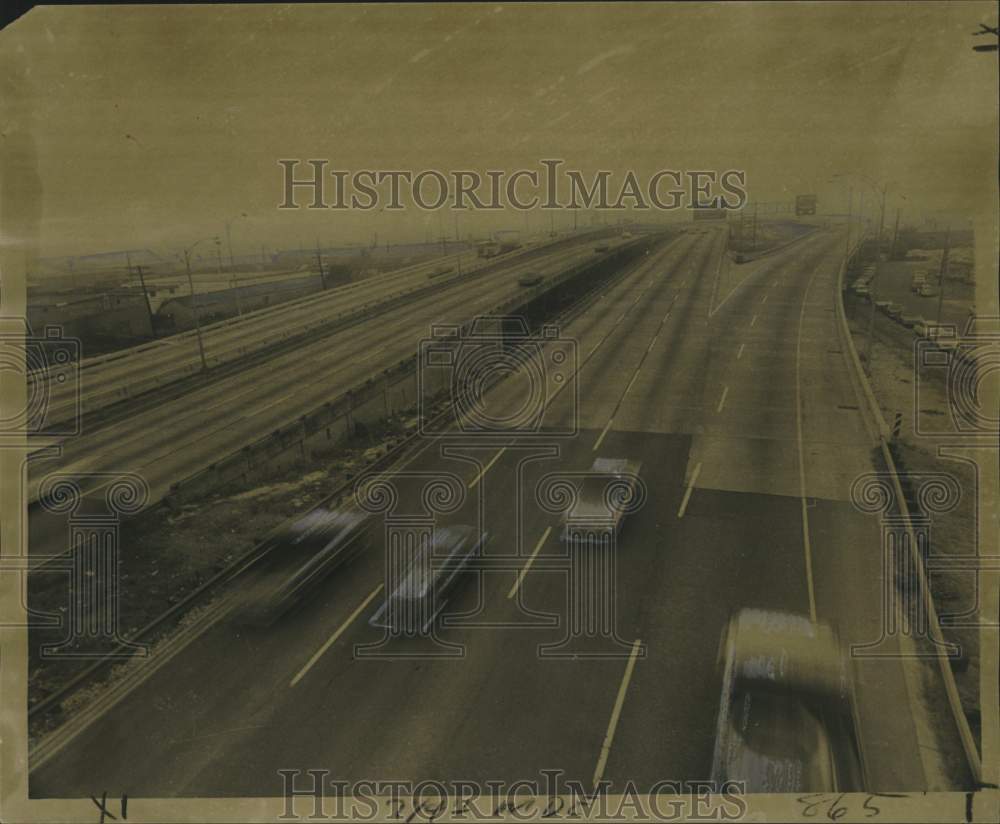 1974 Press Photo View of the New Orleans skyline from S. Broad Overpass