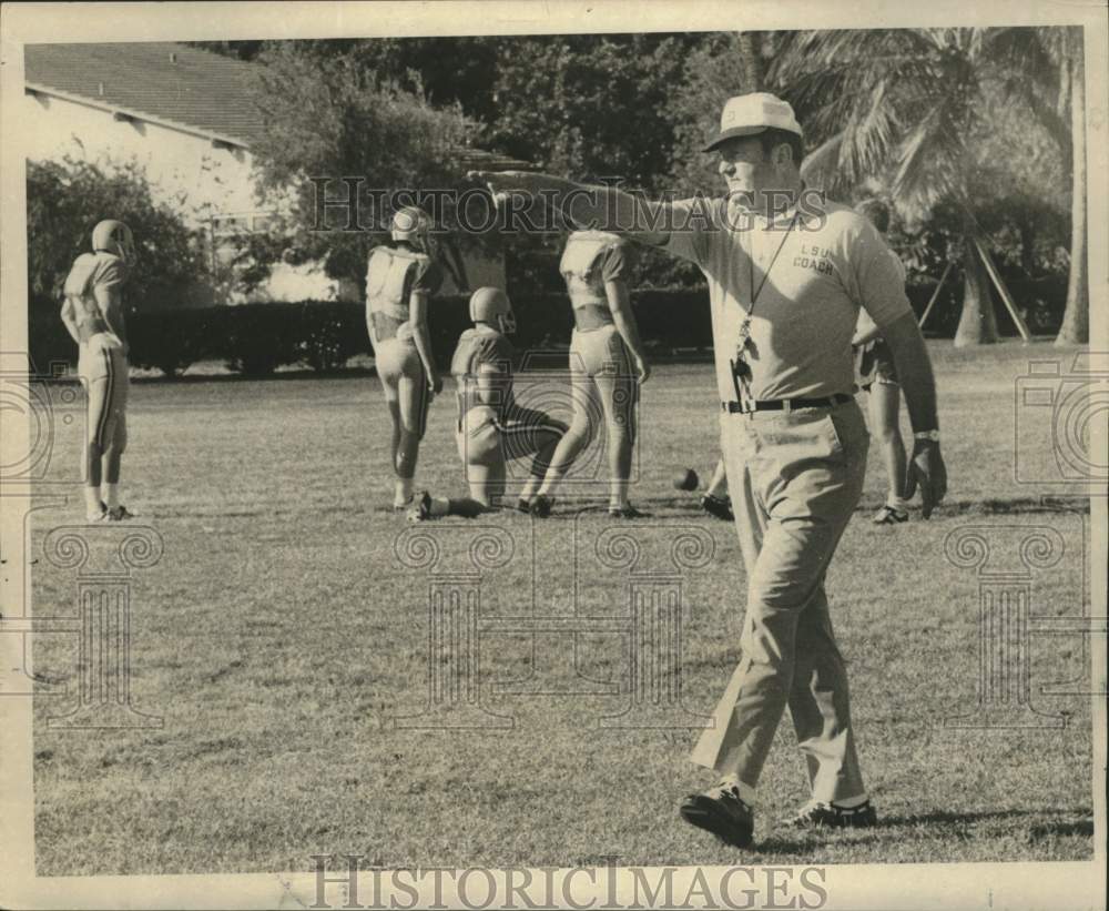 1970 Press Photo Louisiana State University head coach Charley McClendon- Historic Images