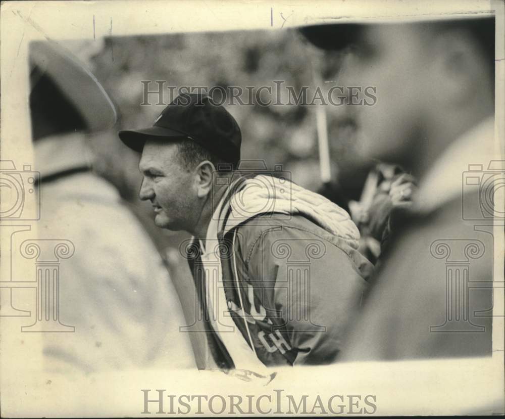 1968 Press Photo Coach Charley McClendon watching closely - noo42925- Historic Images