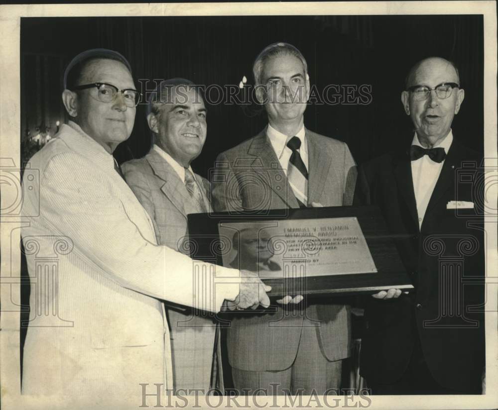 1972 Press Photo Emmanuel J. Benjamin Memorial Award Presented in New Orleans- Historic Images