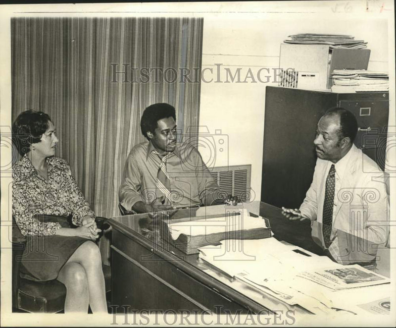 Load image into Gallery viewer, 1973 Press Photo New Orleans Junior League Counseling Session - noo42949
